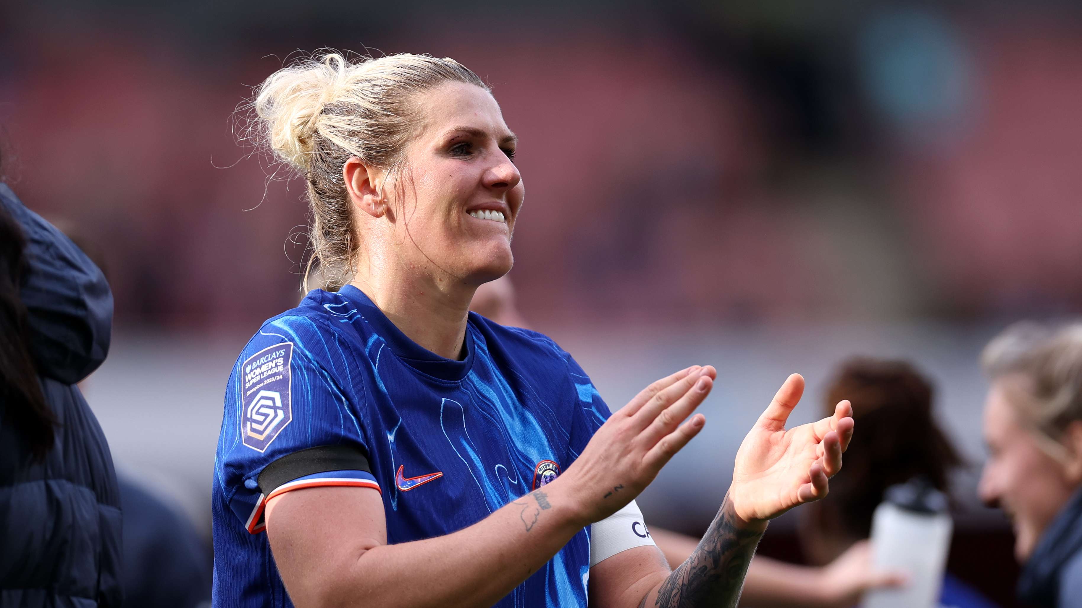 TA：曼联裁200人约节省3600万镑，但得支付补偿费&上次是860万镑.